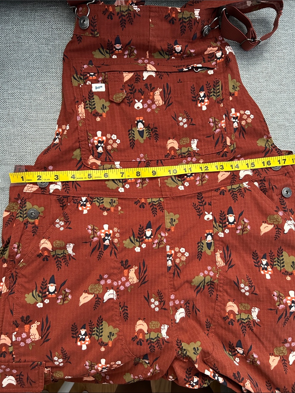 Duluth Trading Co. Gnomes Bunnies Chickens Heirloom Gardening Bib Short Overalls - Picture 13 of 15